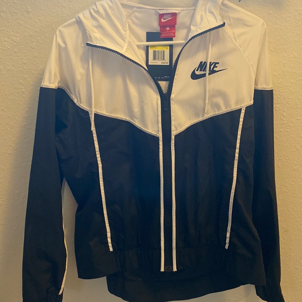 Nike Women’s Black and White Windbreaker